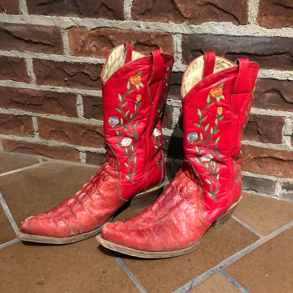 Vintage western boots in cherry red